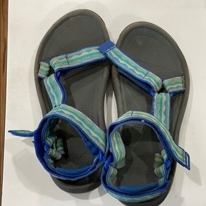 Tiva’s size 6 in the blue color